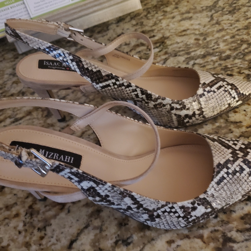 Isaac Mizrahi - Gorgeous sling back pumps